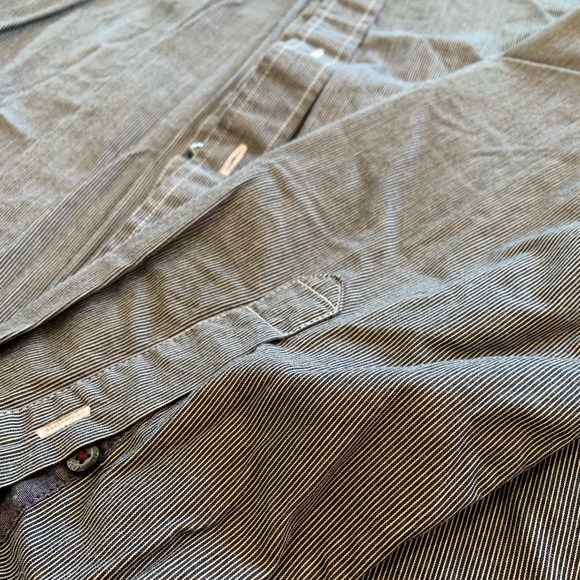 American Eagle - Casual Button-Down Shirt - Picture 2 of 5